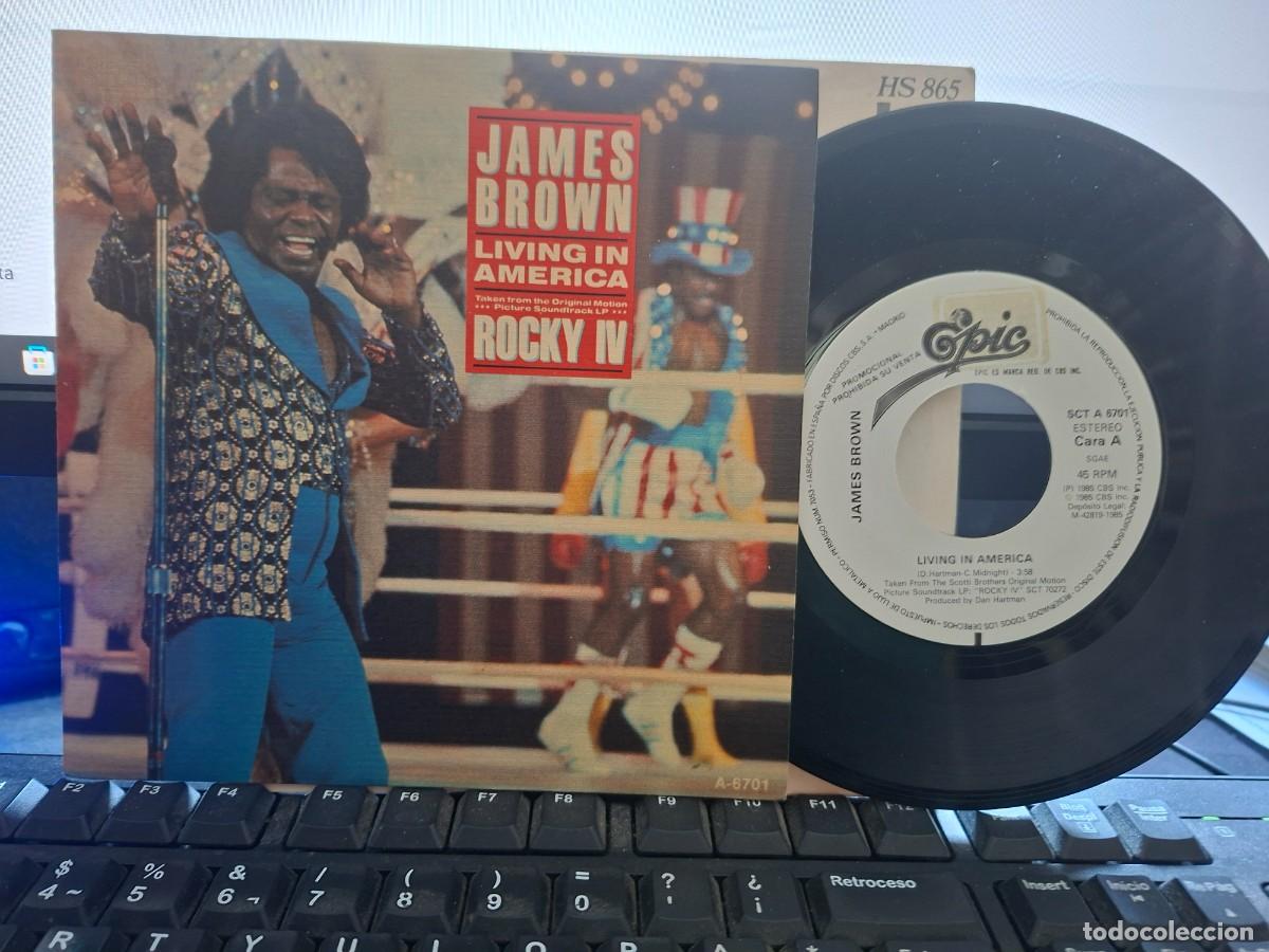 Discos de vinilo: JAMES BROWN - LIVING IN AMERICA DE LA BSO ROCKY IV - SINGLE DE VINILO PROMOCIONAL C-41