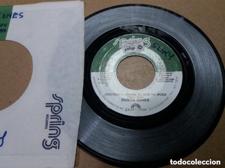 Discos de vinilo: BUSTA JONES / (YOU) KEEP ON MAKING ME HOT / SINGLE 7&rdquo; - Foto 1