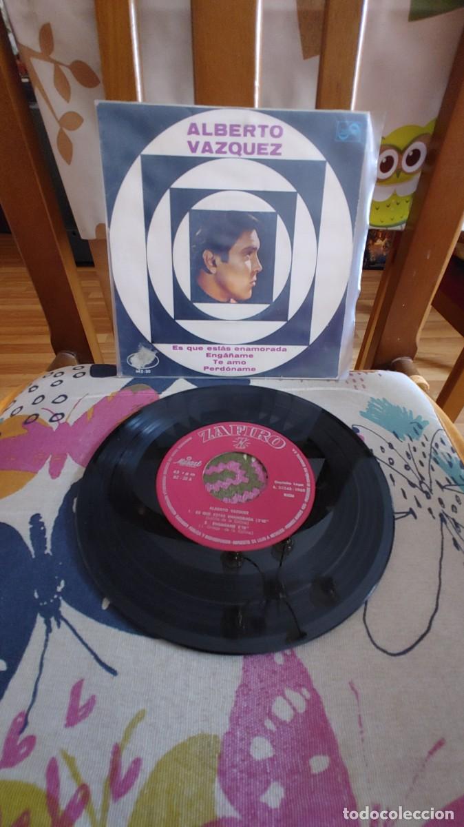 Discos de vinilo: ALBERTO VAZQUEZ-EP ES QUE EST&Aacute;S ENAMORADA +3