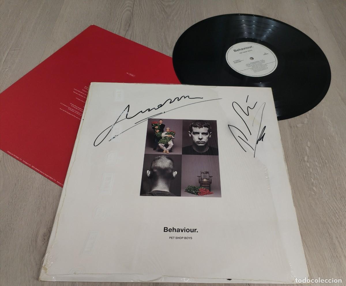 Discos de vinilo: PET SHOP BOYS - BEHAVIOUR ..LP DE EMI DE 1990 . EDICION ESPA&Ntilde;OLA CON ENCARTE .. FIRMADO POR LOS 2
