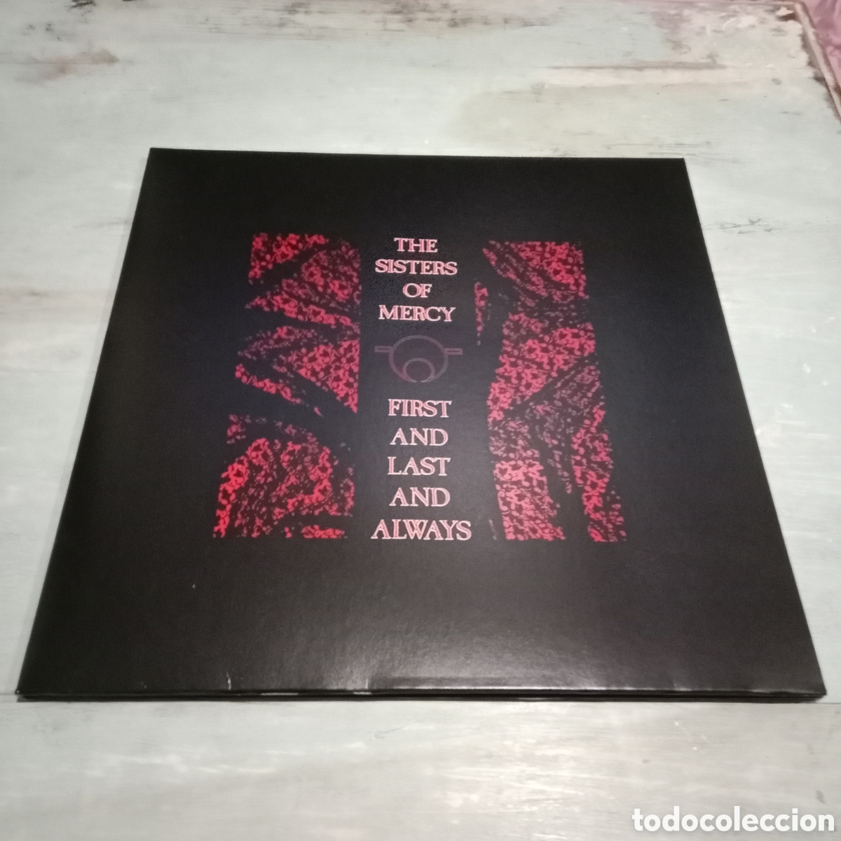Discos de vinilo: THE SISTERS OF MERCY - FIRST AND LAST AND ALWAYS - LP GATEFOLD, RED AND BLACK MARBLE