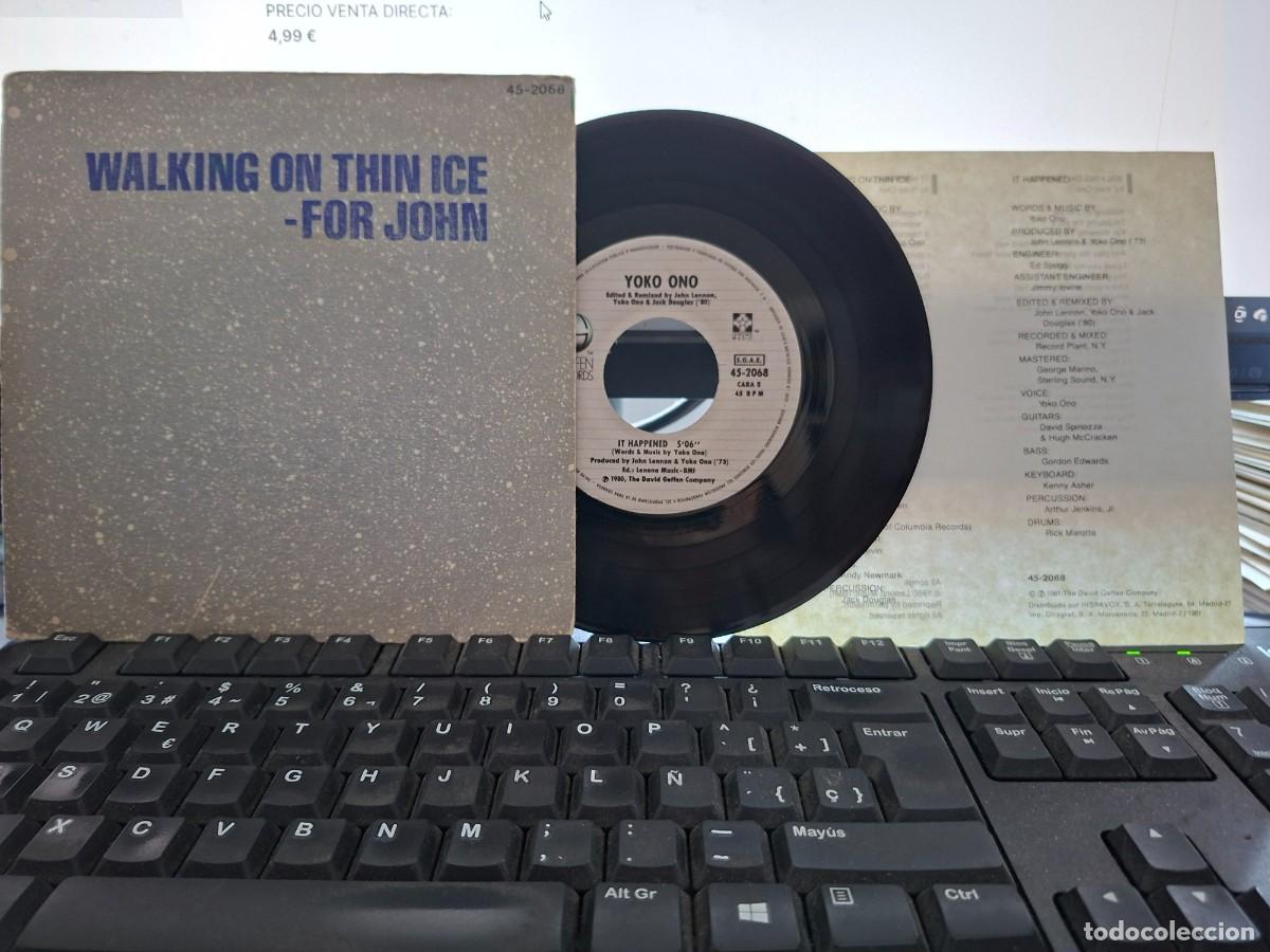 Discos de vinilo: YOKO ONO WALKING FOR THE THIN ICE FOR JOHN ( LENNON ) - SINGLE DE VINILO - INCLUYE EL INSERT - C- 59