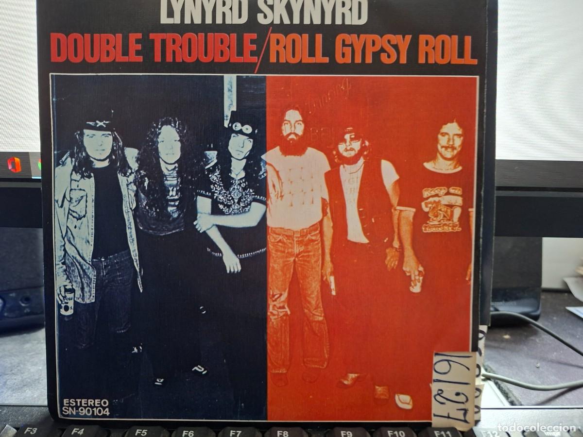 Discos de vinilo: LYNYRD SKYNYRD - DOUBLE TROUBLE / ROLL GYPSY ROLL - SINGLE ESPA&Ntilde;OL DE VINILO - C- 44
