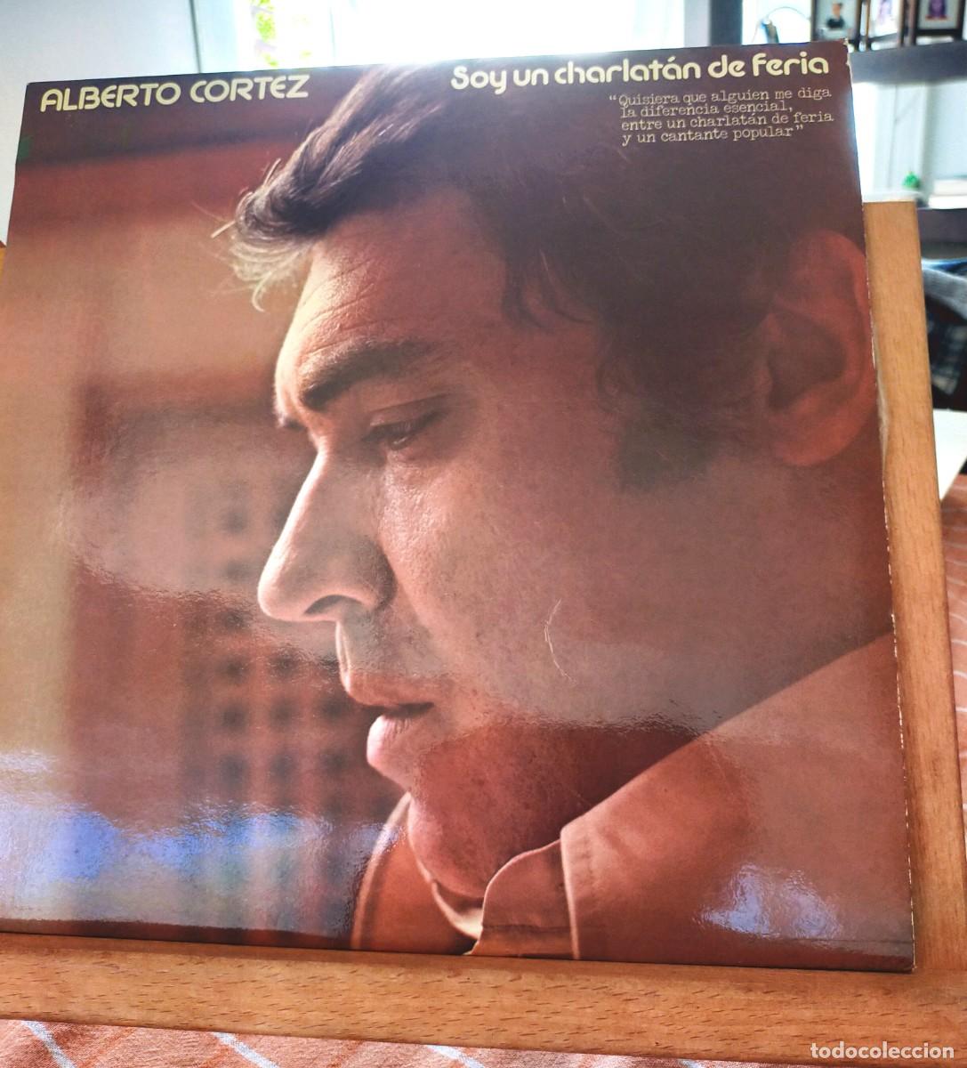 Discos de vinilo: ALBERTO CORTEZ. SOY UN CHARLAT&Aacute;N DE FERIA. HISPAVOX. 11 TEMAS. 1976.