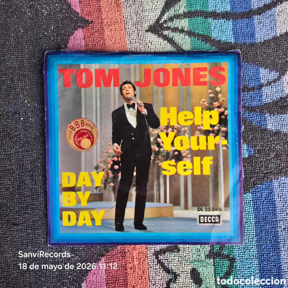 Discos de vinilo: [SINGLE] TOM JONES: HELP YOURSELF - DAY BY DAY (DECCA) (1968)
