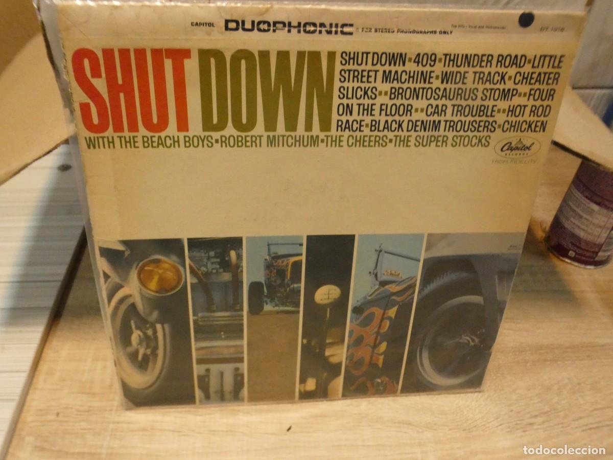 Discos de vinil: ARKANSAS1980 CAJJ693 VINILO DESTROZADISIMO A TU RIESGO SHUT DOWN CON BEACH BOYS Y VARIOS ARTISTAS