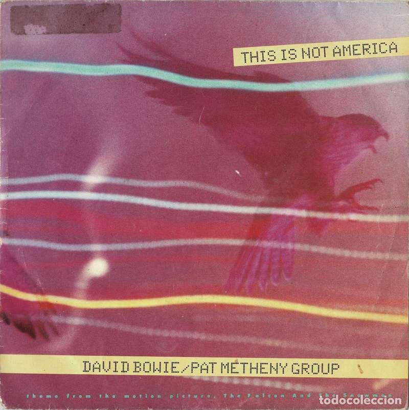 Discos de vinilo: David Bowie, Path Metheny Group - This Is Not America. Single