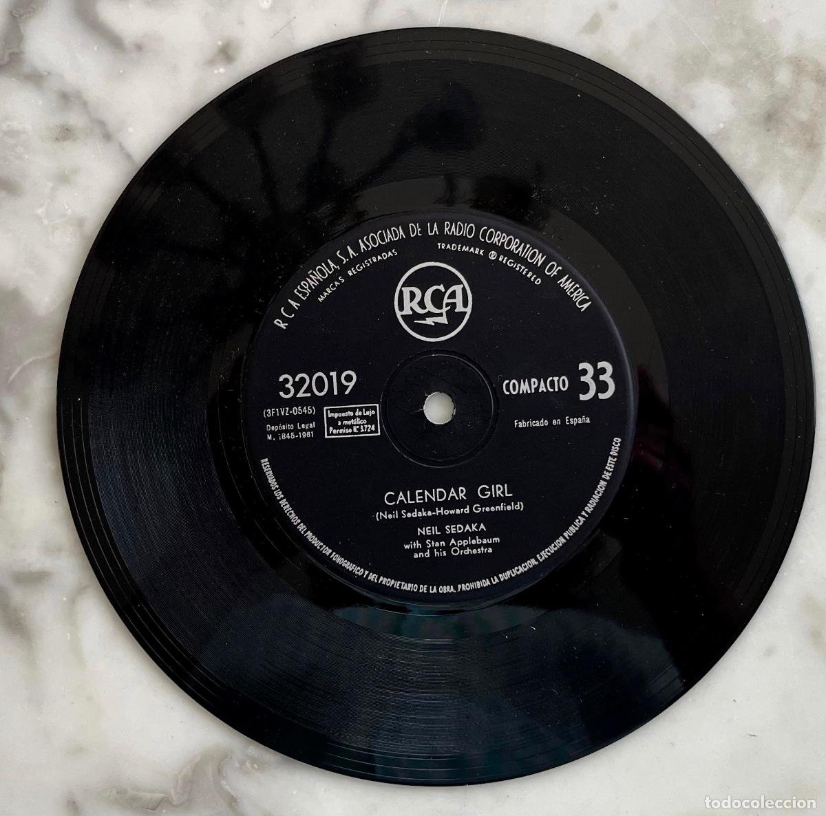 Discos de vinilo: NEIL SEDAKA. CALENDAR GIRL / THE SAME OLD FOOL. SINGLE ORIGINAL ESPA&Ntilde;A 33 1/3 RPM. 1961