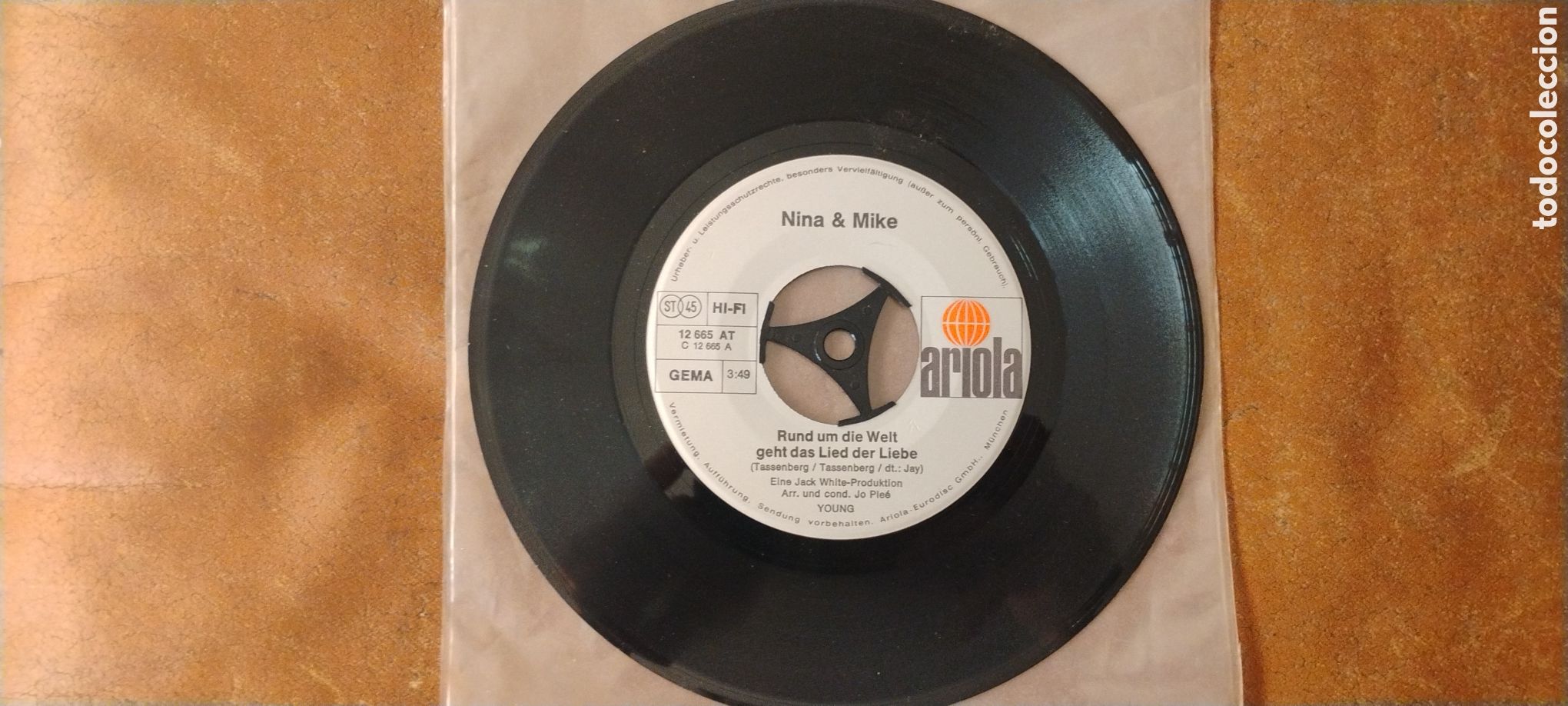 Discos de vinilo: NINA & MIKE-RUND UM DIE WELT GEHT DAS-SINGLE-ARIOLA/GERMANY-KSA