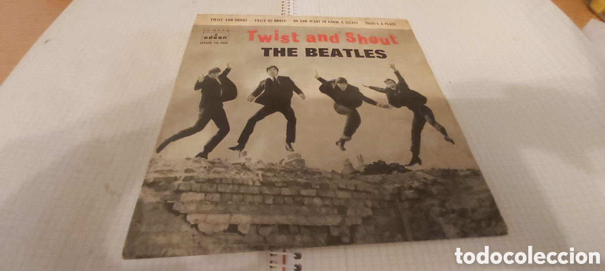 Discos de vinilo: EP THE BEATLES / TWIST AND SHOUT / TASTE OF MONEY / DO YOU WANT TO KNOW A SECRET REF DSOE 16560