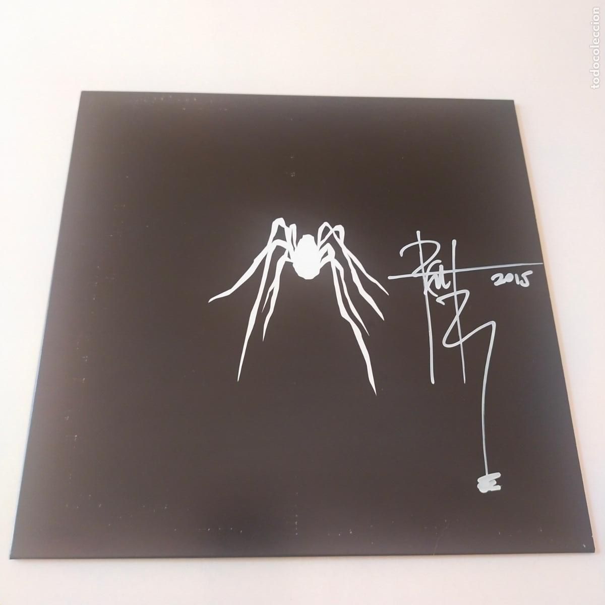 Discos de vinilo: L4 RED NEGRO- (PEDRO ANDREU)- HEROES DEL SILENCIO- DISCO 10&rdquo; 2014- VINILO BLANCO- FIRMADO.
