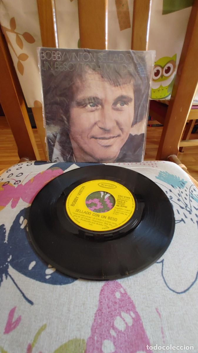 Discos de vinilo: BOBBY VINTON-SINGLE SELLADO CON UN BESO