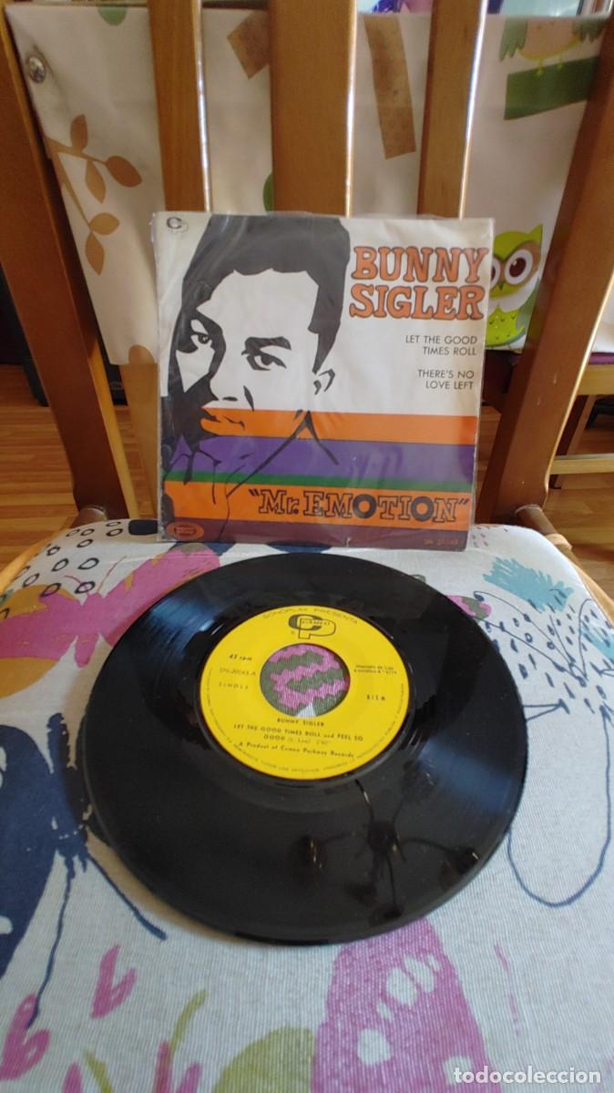 Discos de vinilo: BUNNY SIGLER-SINGLE LET THE GOOD TIMES ROLL-BUEN ESTADO