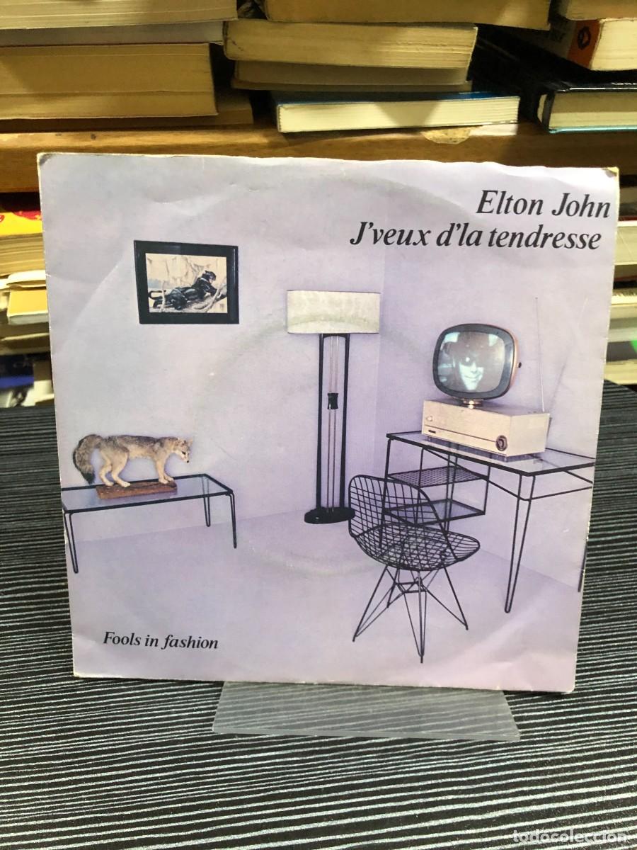 Discos de vinilo: J'veux d'la tendresse / Fools in fashion Elton John