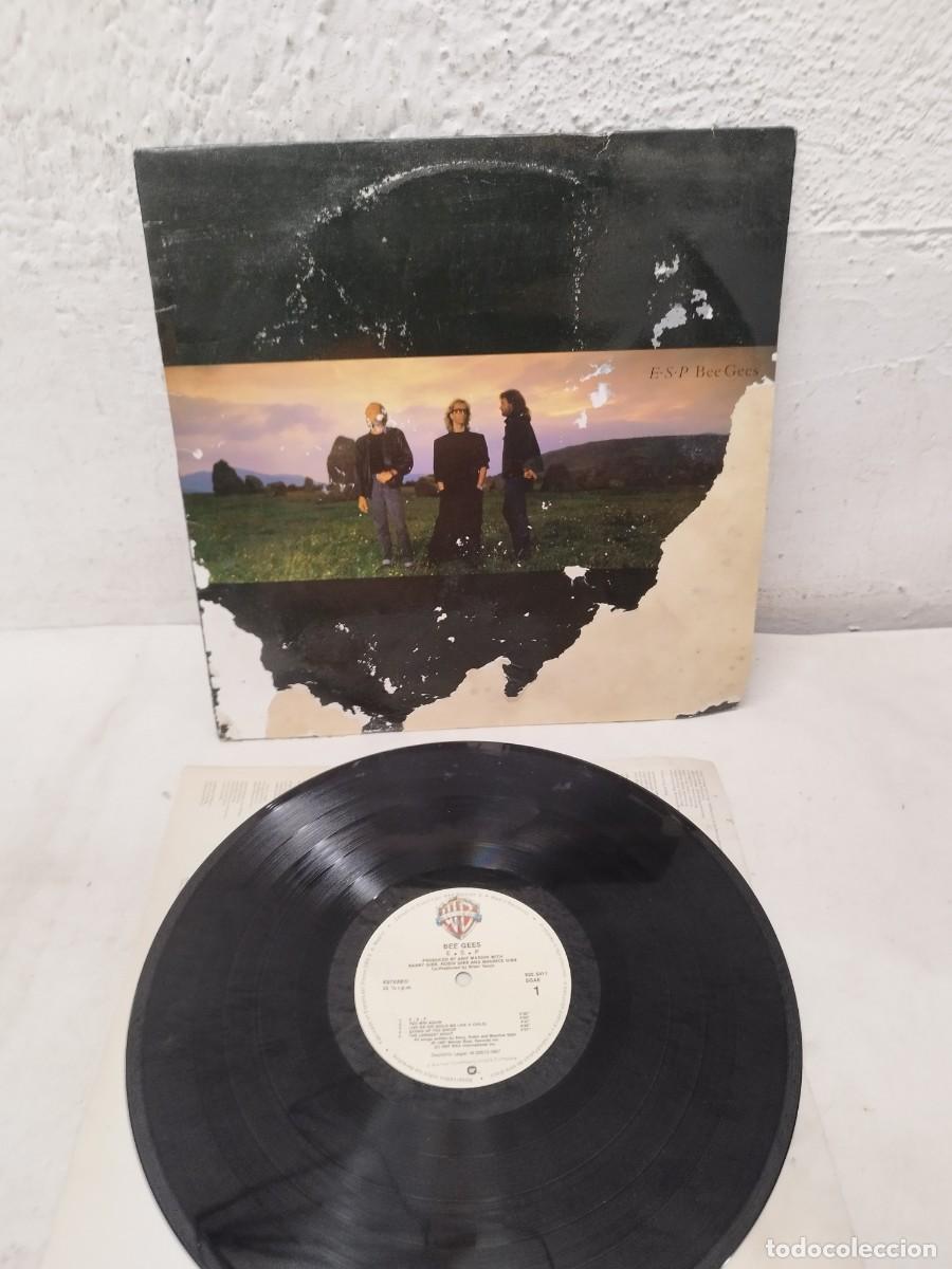 Discos de vinilo: Bee Gees &ndash; E&middot;S&middot;P. Vinilo en buen estado. Carpeta como se ve en las fotos.