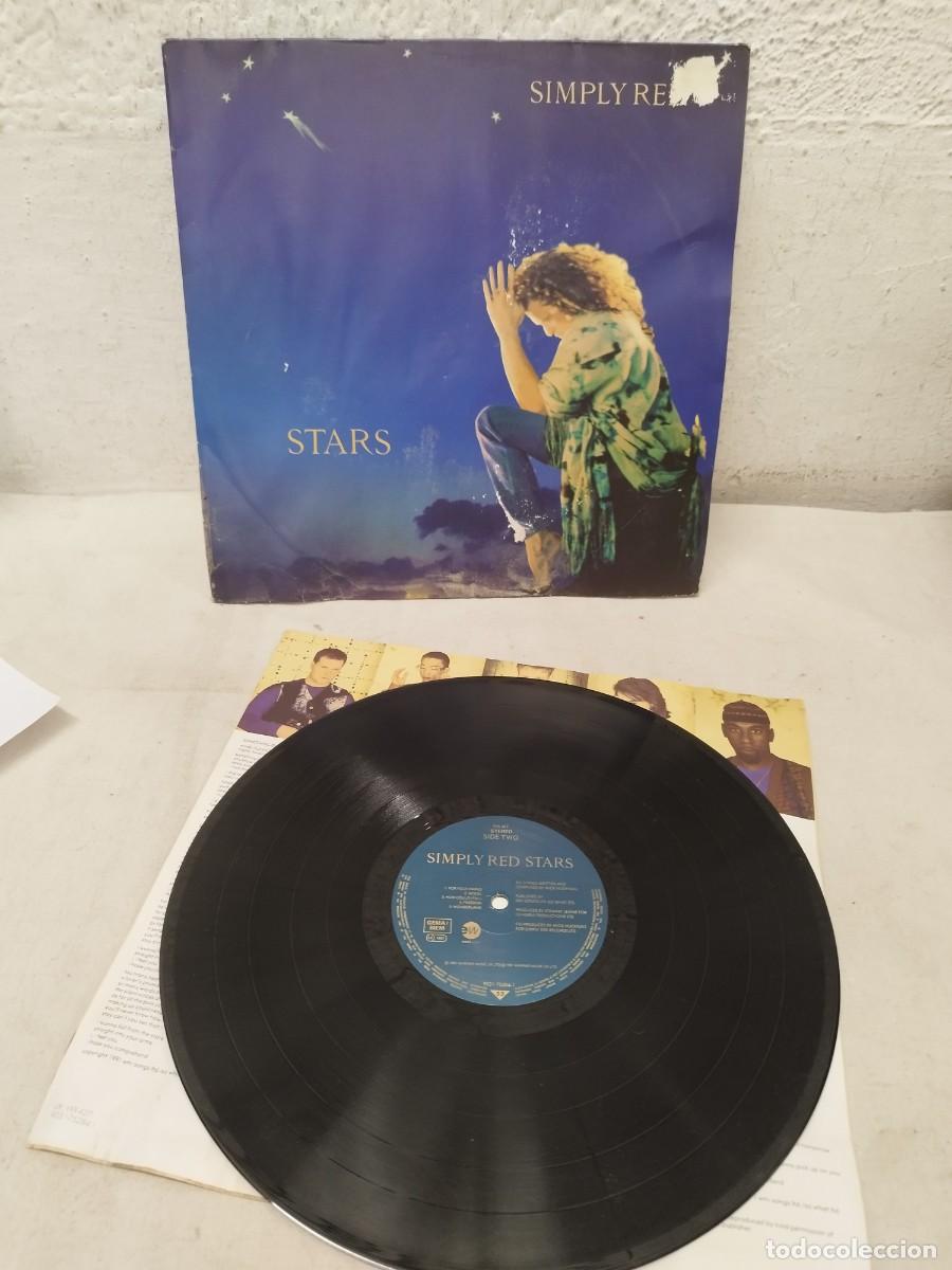 Discos de vinilo: Simply Red &ndash; Stars. Vinilo lp. Carpeta insero con humedad, disco bien.