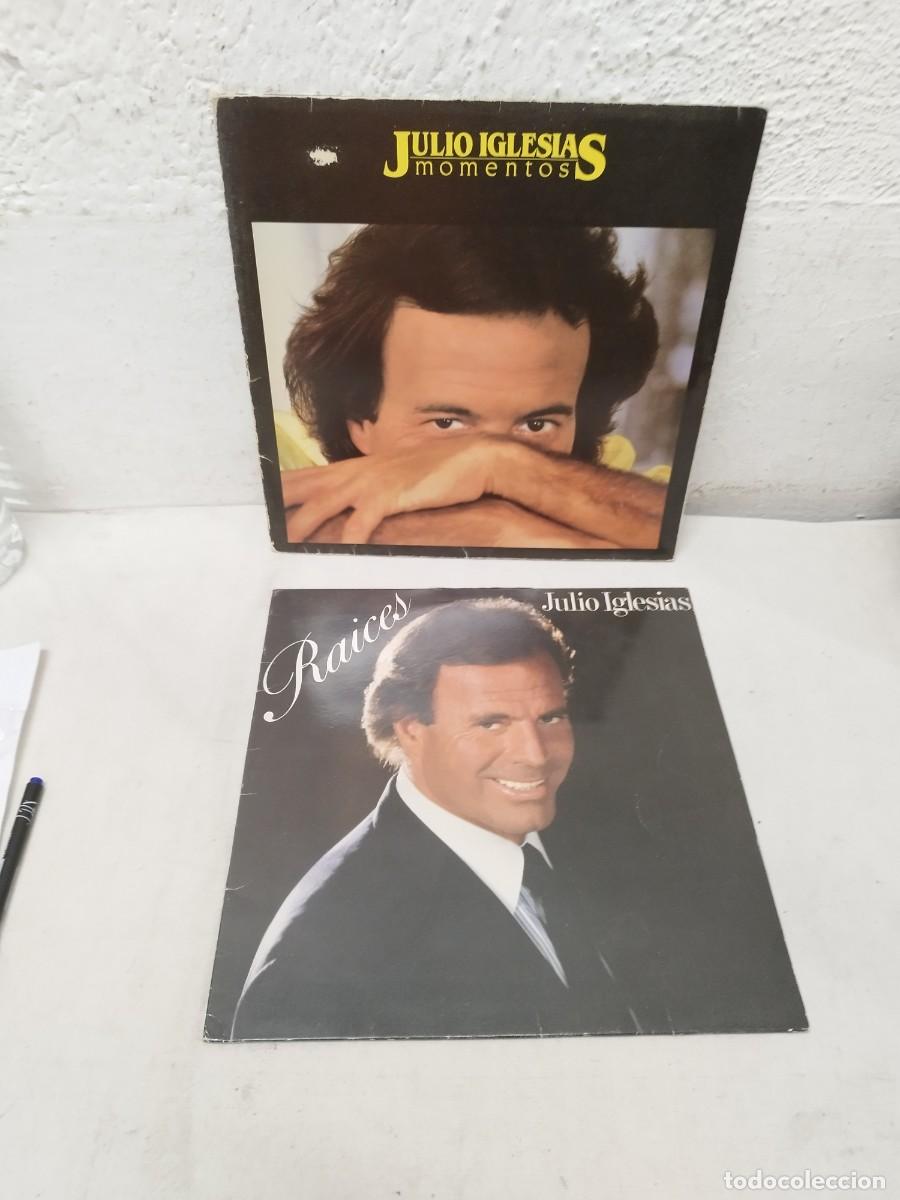 Discos de vinilo: Lote de 2 vinilos de julio iglesias. Ra&iacute;ces y momentos. Album Lp.