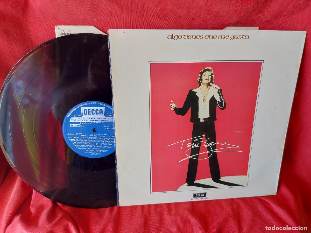 Discos de vinilo: LP TOM JONES ALGO TIENE QUE ME GUSTA 1974 ( PEDIDOS MINIMOS 10 &euro; ) , CAJA N&ordm;1 - LP