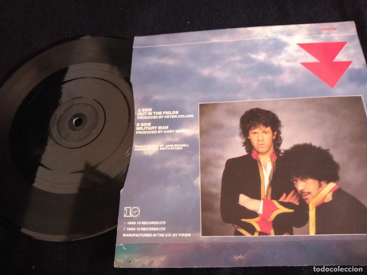 Discos de vinilo: GARY MOORE & PHIL LYNOTT - OUT IN THE FIELDS - SINGLE - Foto 2