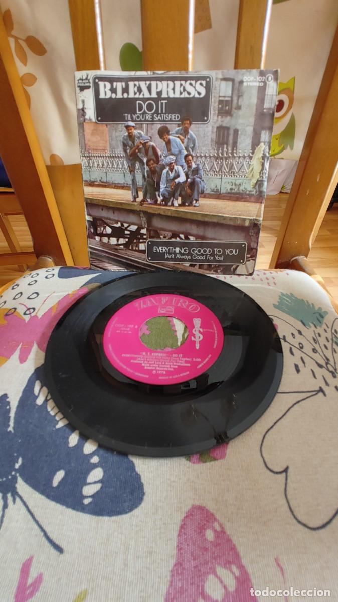 Discos de vinilo: B.T. EXPRESS-SINGLE DO IT TIL YOURE SATISFIED-BUEN ESTADO - Foto 1