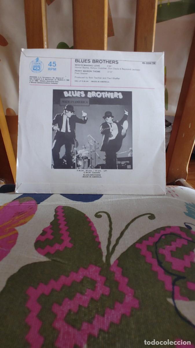 Discos de vinilo: BLUES BROTHERS-SINGLE WHO&acute;S MAKING LOVE - Foto 2