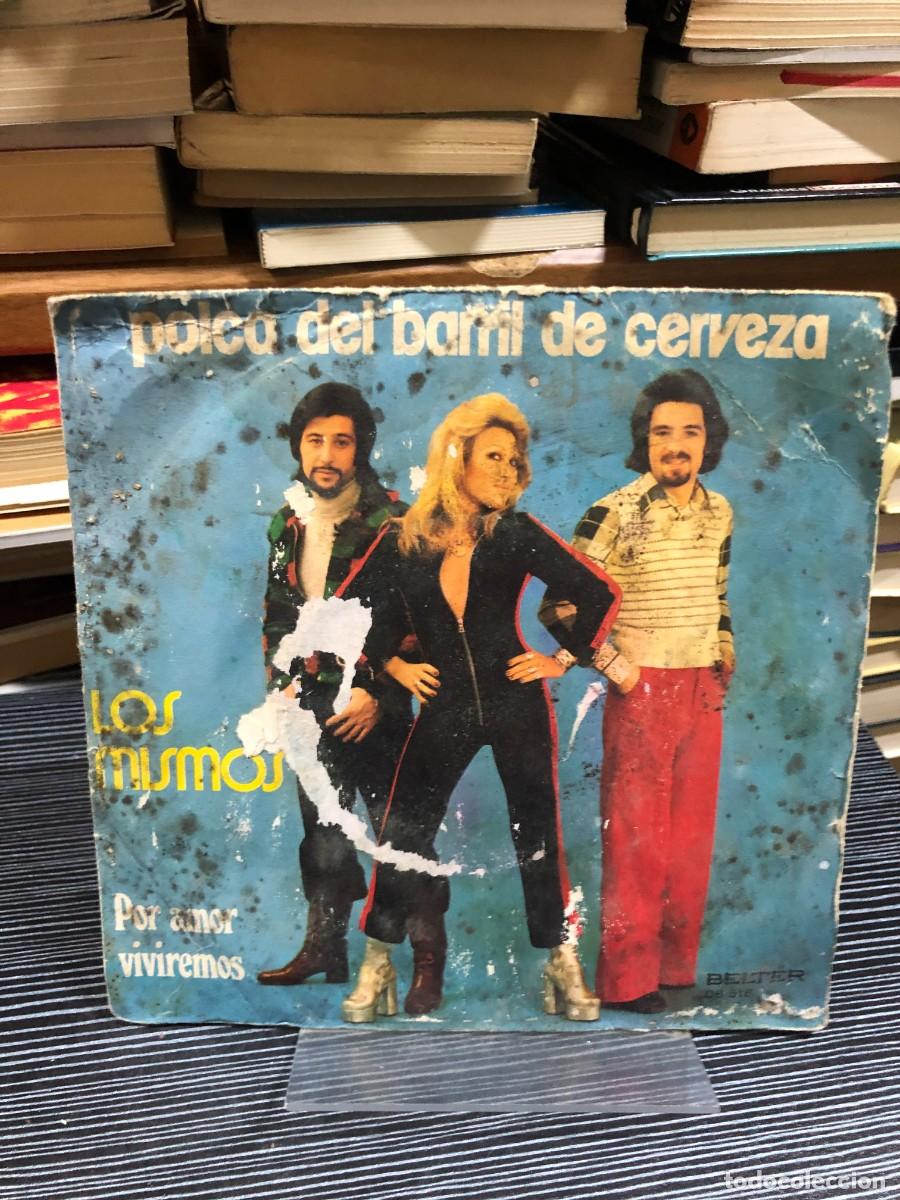 Discos de vinilo: Los Mismos Polca del barril de cerveza / Por amor viviremos (Portada con bastante desgaste)