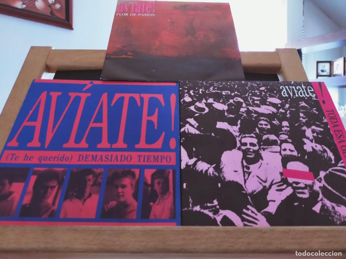 Discos de vinilo: AV&Iacute;ATE! LOTE DE 3 SINGLES. TODA ESA GENTE SOLITARIA - TE HE QUERIDO DEMASIADO TIEMPO -FLOR DE PASI&Oacute;N