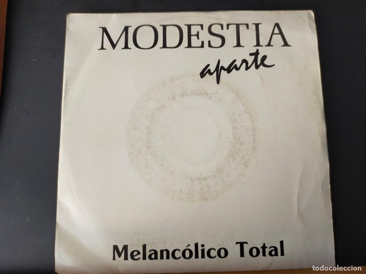 Discos de vinilo: MODESTIA APARTE. LOTE DE 5 SINGLES, 2 CON INVITACI&Oacute;N CONCIERTO Y HOJA PROMOCIONAL. 1989, 90, 91, 92