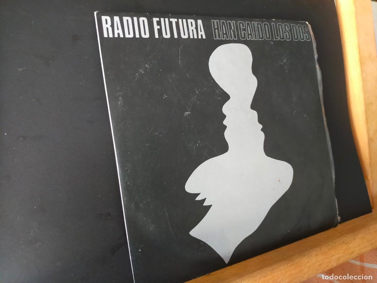 Discos de vinilo: RADIO FUTURA. HAN CA&Iacute;DO LOS DOS. ARIOLA DISCOS. 2 TEMAS. HAN CA&Iacute;DO LOS DOS - EN ALAS... 1985