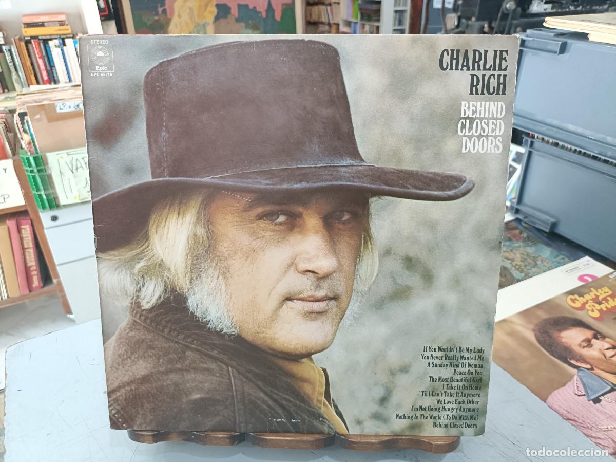Discos de vinilo: Charlie Rich - Behind Closed Doors - LP. sello EPIC 1973
