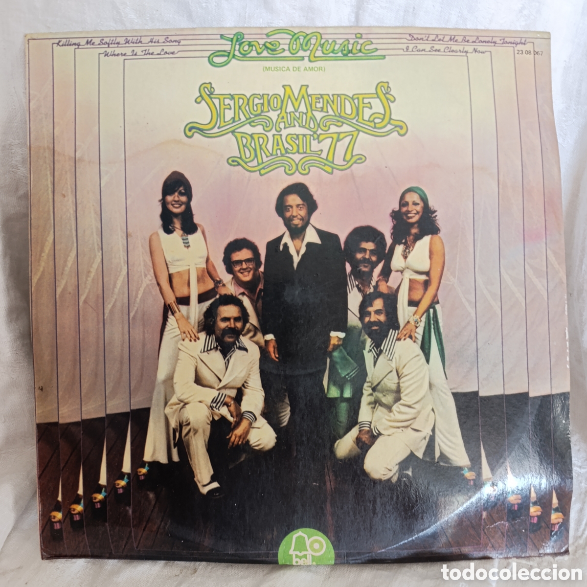 Discos de vinilo: vinilo de 1973 &rdquo;Love Music&rdquo; de S&eacute;rgio Mendes & Brasil '77, lanzado bajo el sello Bell Records