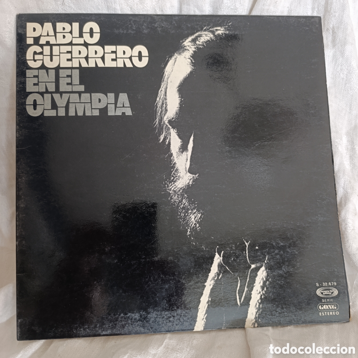 Discos de vinilo: &aacute;lbum en vivo &rdquo;En el Olympia&rdquo; del cantautor espa&ntilde;ol Pablo Guerrero, lanzado originalmente en 1975.