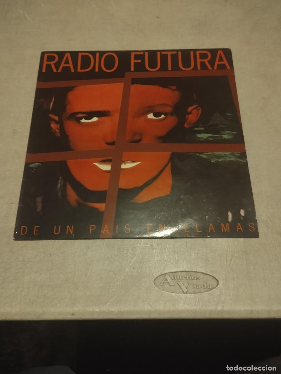 Discos de vinilo: radio futura lp de un pais en llamas esp.1985 encarte letras