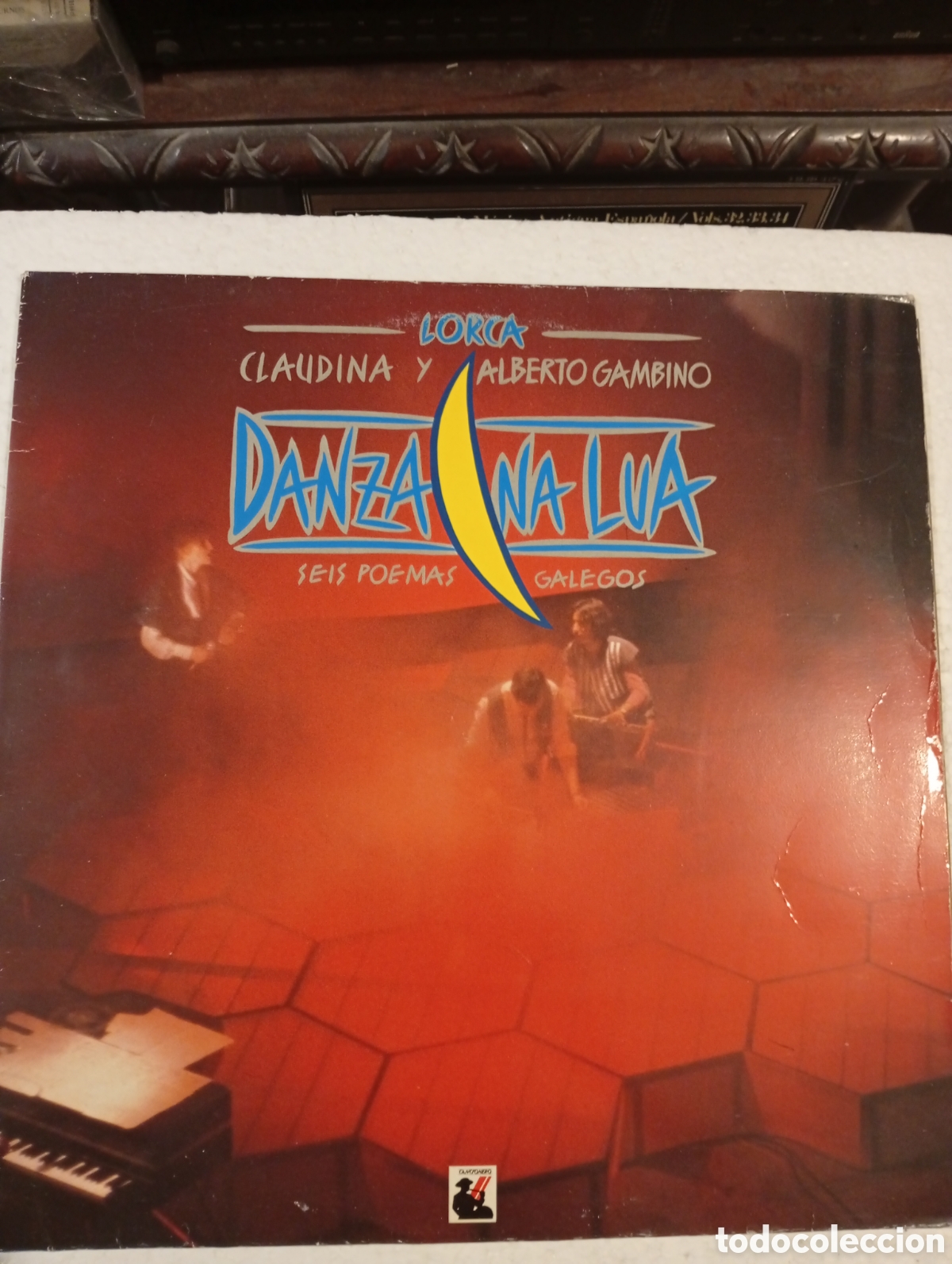 Discos de vinilo: CLAUDINA Y ALBERTO GAMBINO. DANZA NA L&Uacute;A. LORCA. SEIS POEMAS GALEGOS.