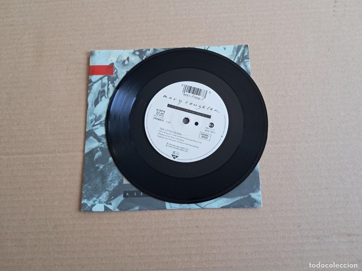 Discos de vinilo: MARY COUGHLAN - A LEAF FROM A TREE SINGLE 1990 EDICION EUROPEA - Foto 2
