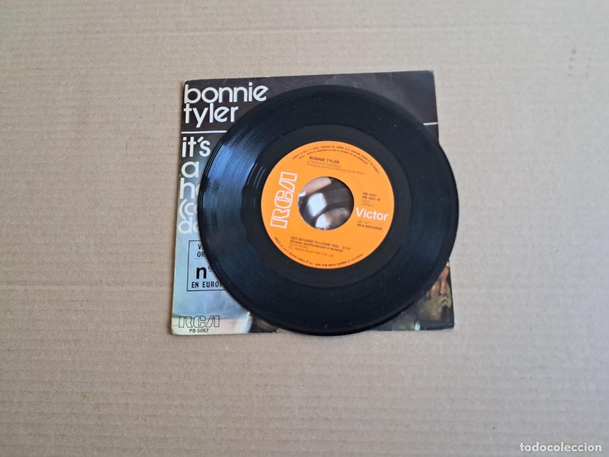 Discos de vinilo: BONNIE TYLER - IT&acute;S A HEARTACHE SINGLE 1978 - Foto 2