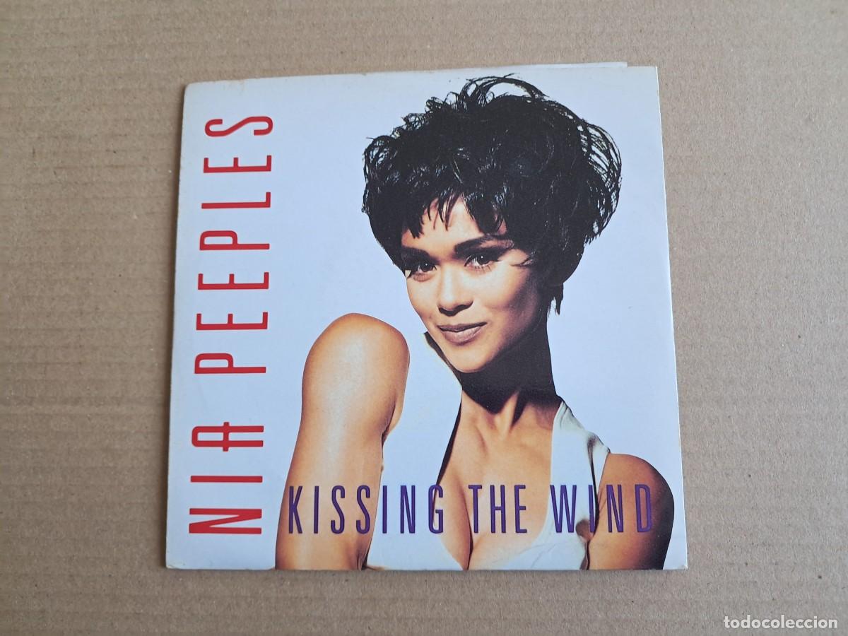 Discos de vinilo: NIA PEEPLES - KISSING THE WIND SINGLE 1991 + HOJA PROMOCIONAL EDICION EUROPEA