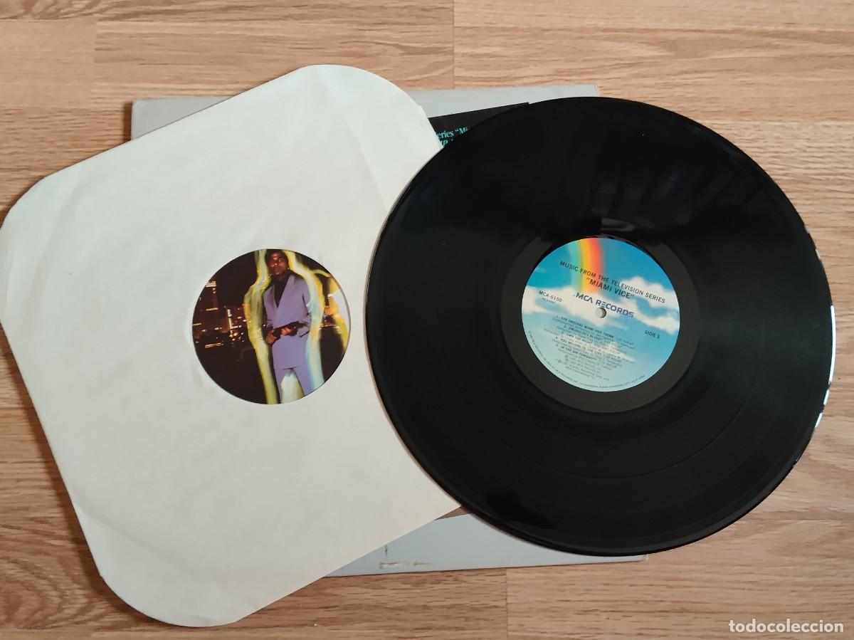 Discos de vinilo: DISCO VINILO MIAMI VICE CORRUPCI&Oacute;N EN MIAMI - Foto 2