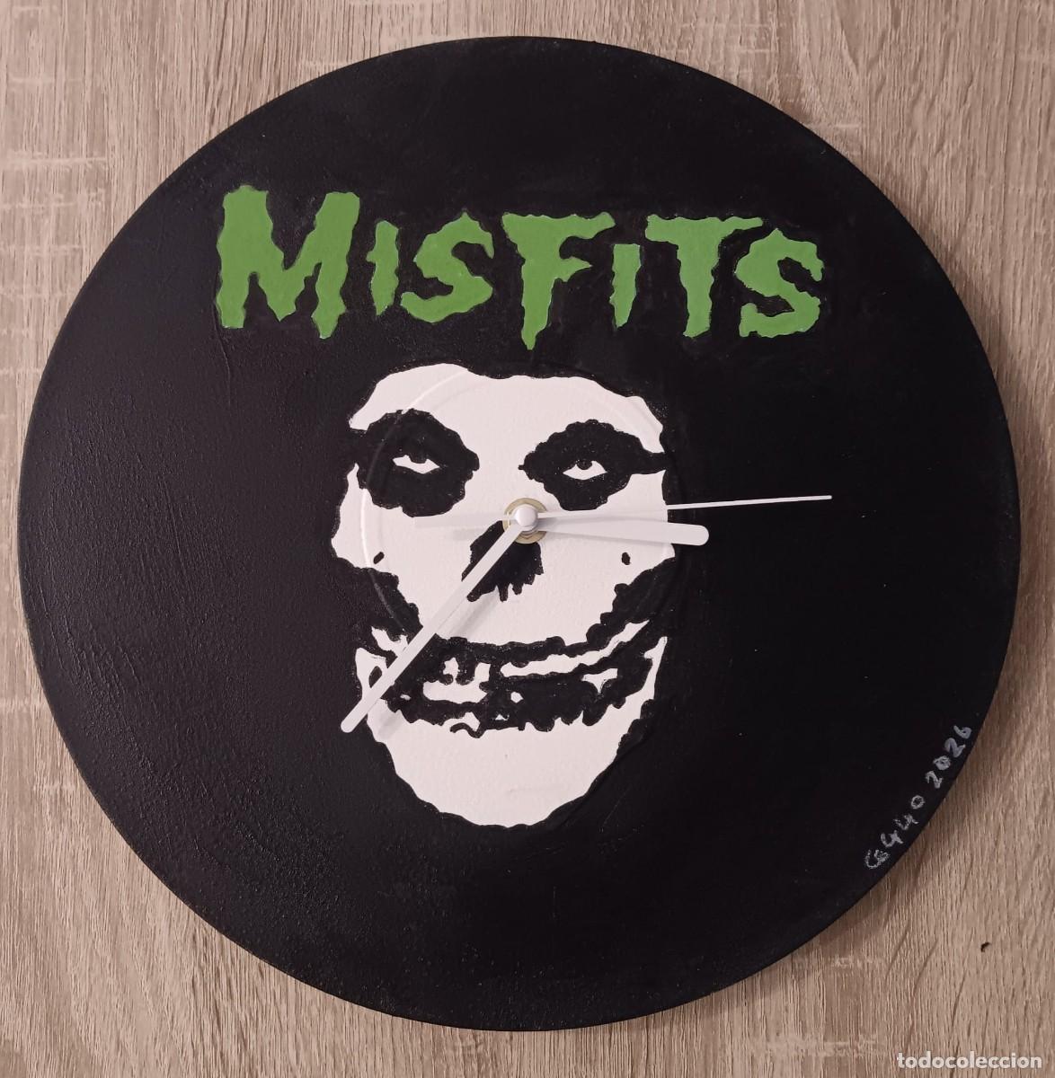 Discos de vinilo: DISCO DE VINILO ARTESANAL PINTADO Y DIBUJADO A MANO CONVERTIDO EN RELOJ DE PARED HECHO POR MI