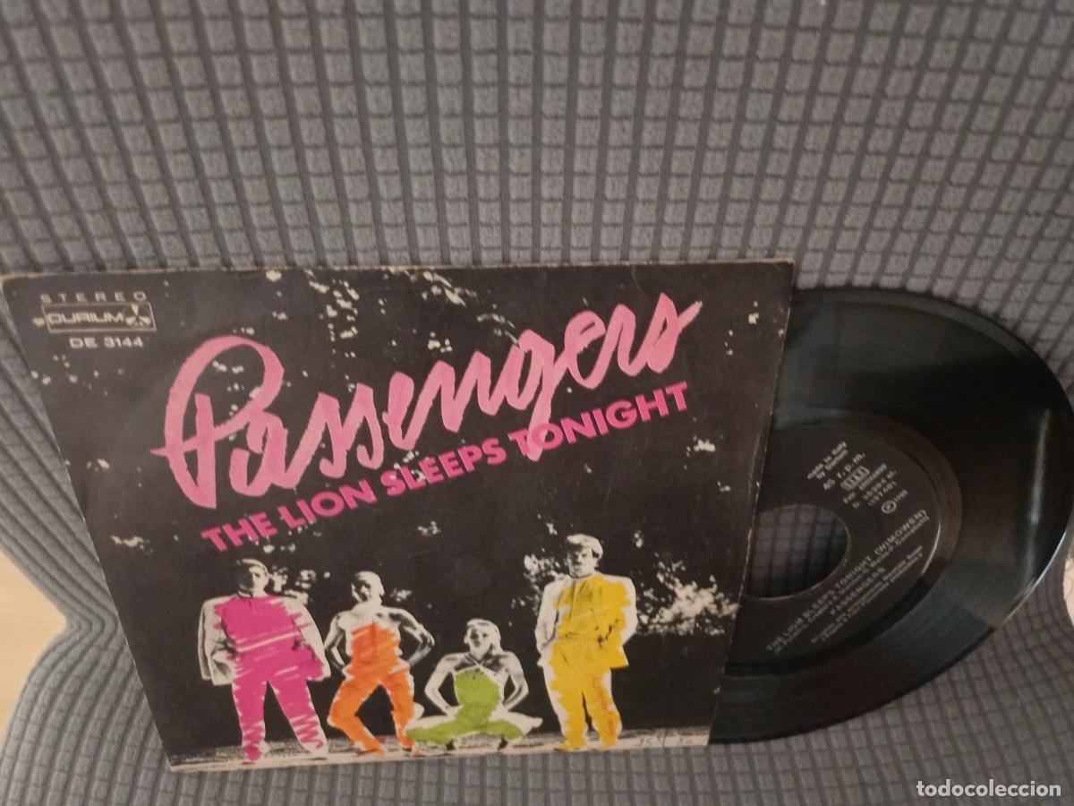 Discos de vinilo: Single - Passengers - The Lion Sleeps Tonight 1980