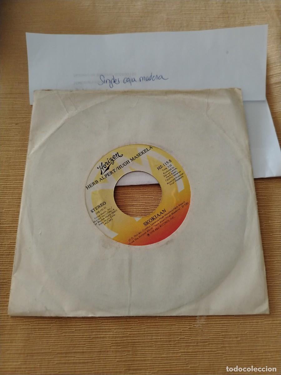 Discos de vinilo: Single vinilo herb alpert/hugh masekela skokiaan