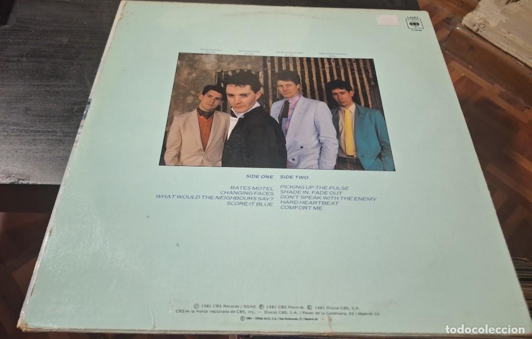 Discos de vinilo: THE HITMEN - TORN TOGETHER LP CBS 1981 NEW WAVE - Foto 2