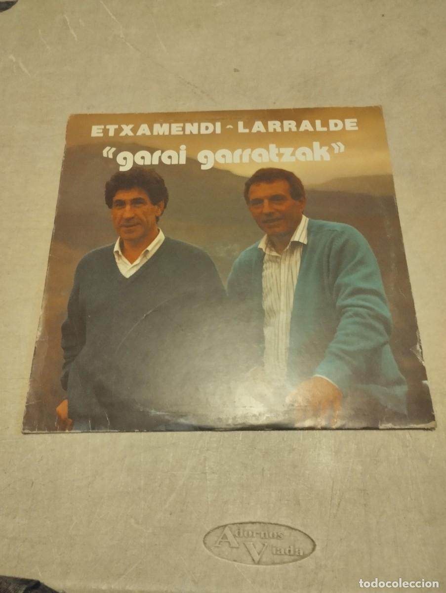 Discos de vinilo: ETXAMENDI - LARRALDE LP GARAI GARRATZAK LIBRETO LETRAS