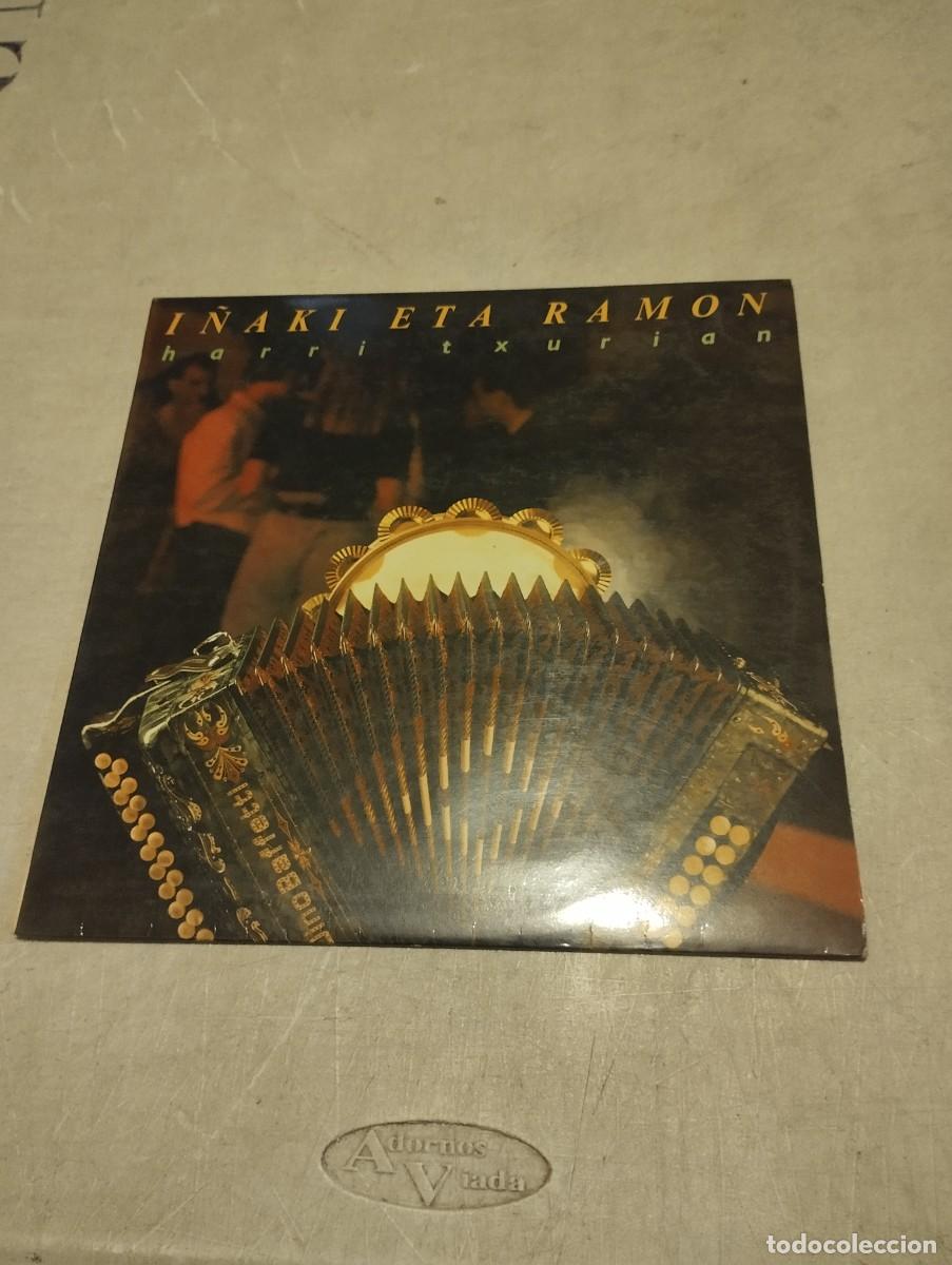 Discos de vinilo: I&Ntilde;AKI ETA RAMON LP HARRI TXURIAN INSERT LETRAS + INSERT ELKAR