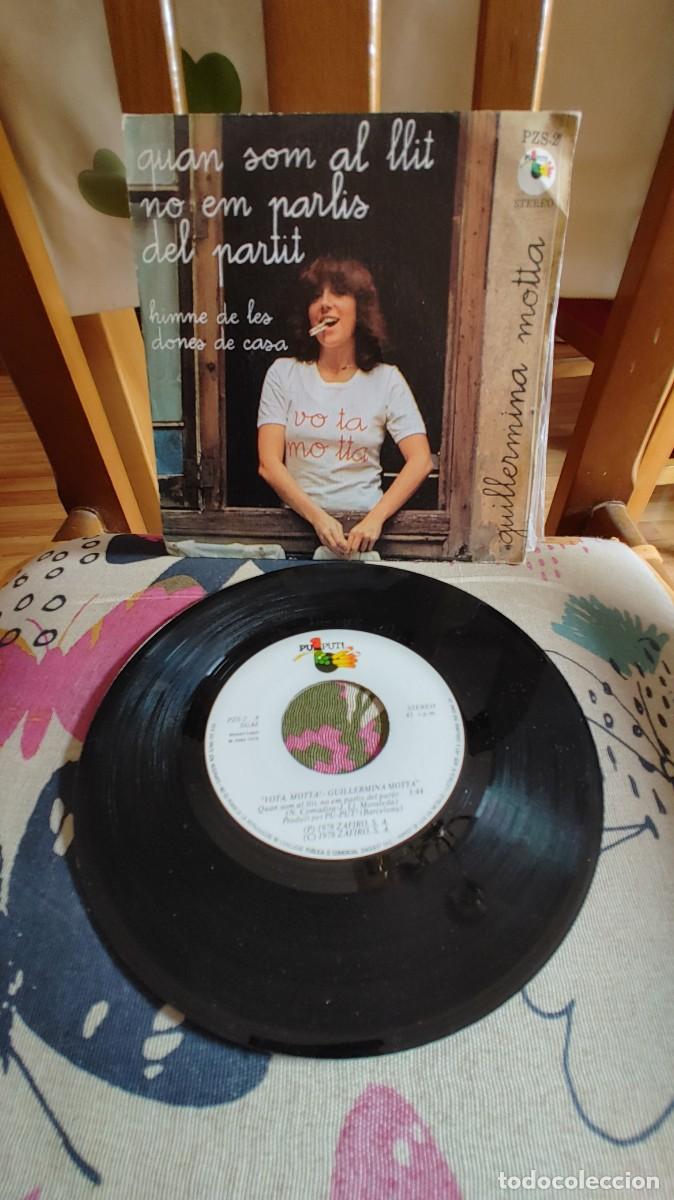 Discos de vinilo: GUILLERMINA MOTTA-SINGLE QUAN SOM AL LLIT NO EM PARLIS DEL PARTIT