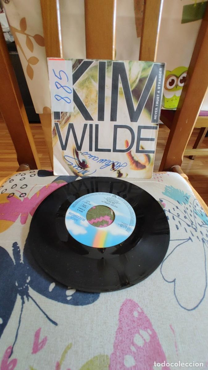 Discos de vinilo: KIM WILDE-SINGLE NEVER TRUST A STRANGER