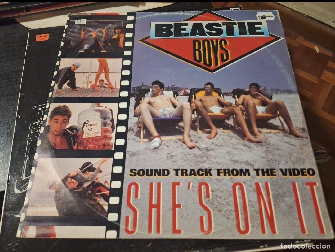 Discos de vinilo: BEASTIE BOYS - SHE'S ON IT 12&rdquo; MAXI UK DEF JAM 1985 - HIP HOP