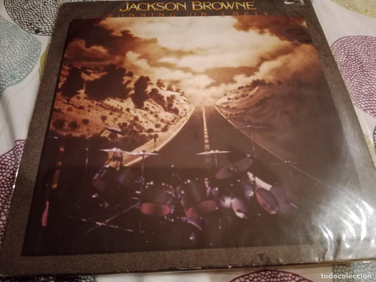 Discos de vinilo: JACKSON BROWNE - RUNNING ON EMPTY - ASYLUM RECORDS 1977 - - INCLUYE FUNDA INTERIOR CON LETRAS