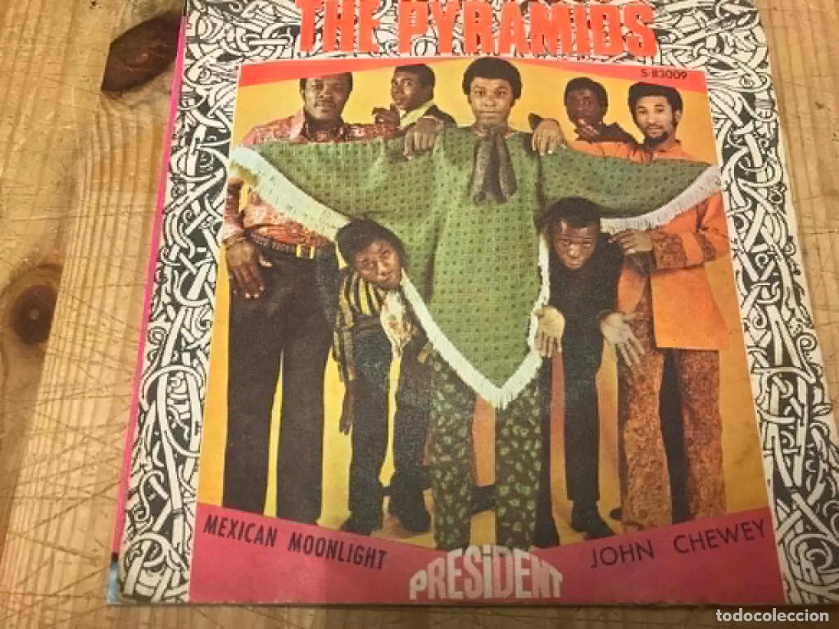 Discos de vinilo: The Pyramids- Mexican Moonlight / John Chewey (7&rdquo;, Single) - Foto 1
