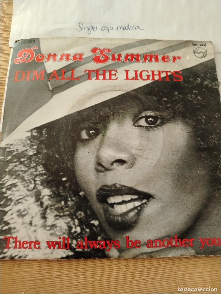 Discos de vinilo: Single vinilo Donna summer dim all the lights - Foto 1